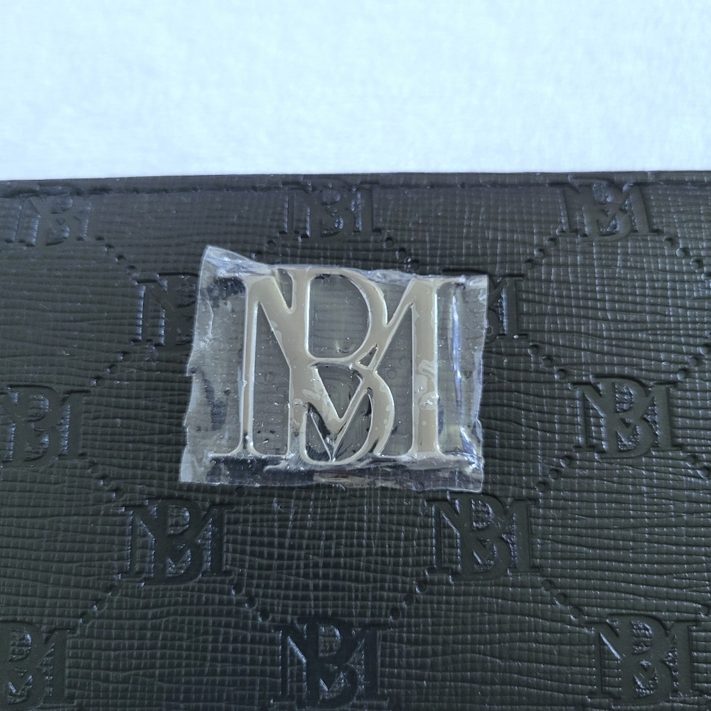 Badgley Mischka Black🖤 Debossed Logo Wallet - NWT - Picture 3 of 16